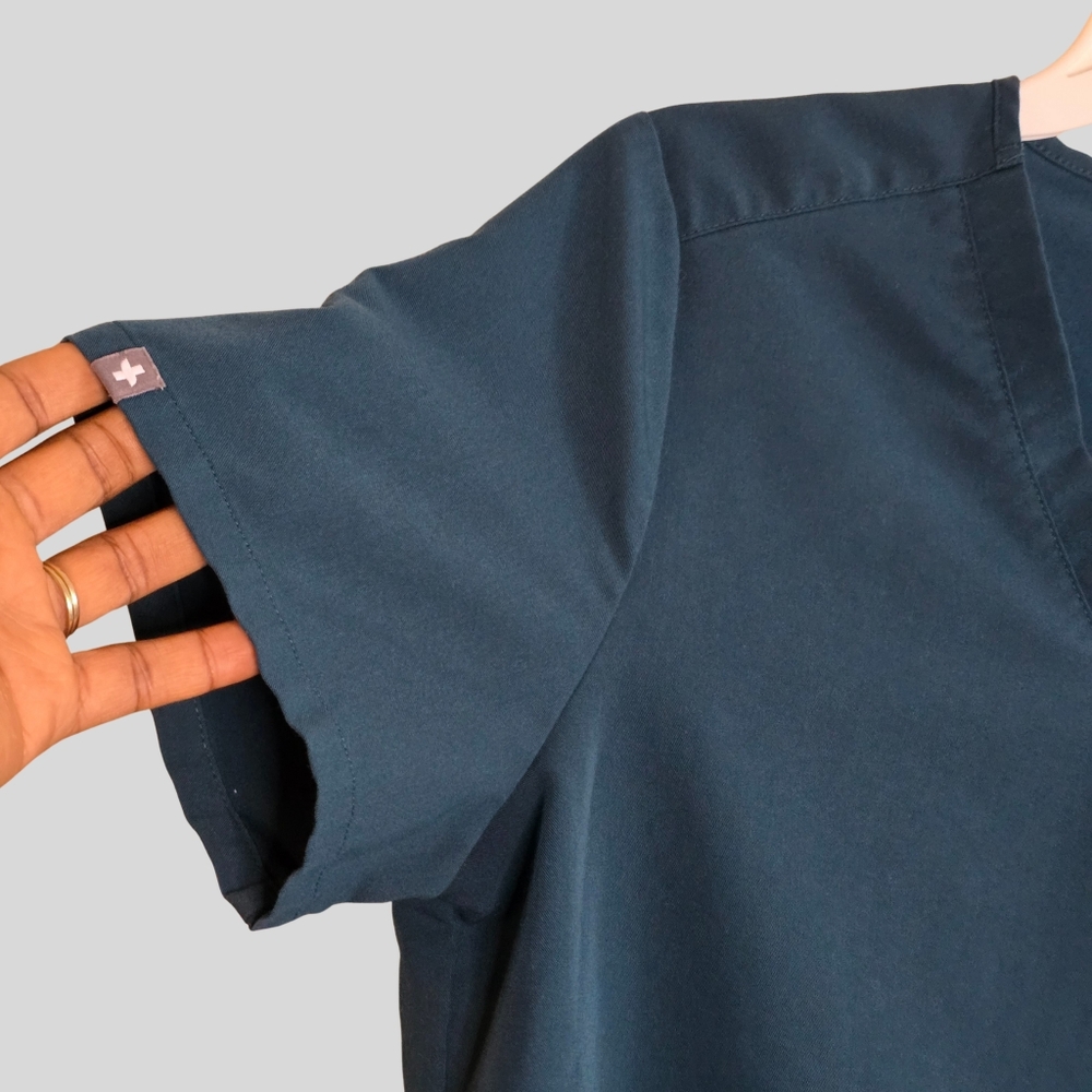 FIGS Scrub Top Women’s M Caribbean Blue Catarina FIONx V-Neck One Pocket - Picture 7 of 12